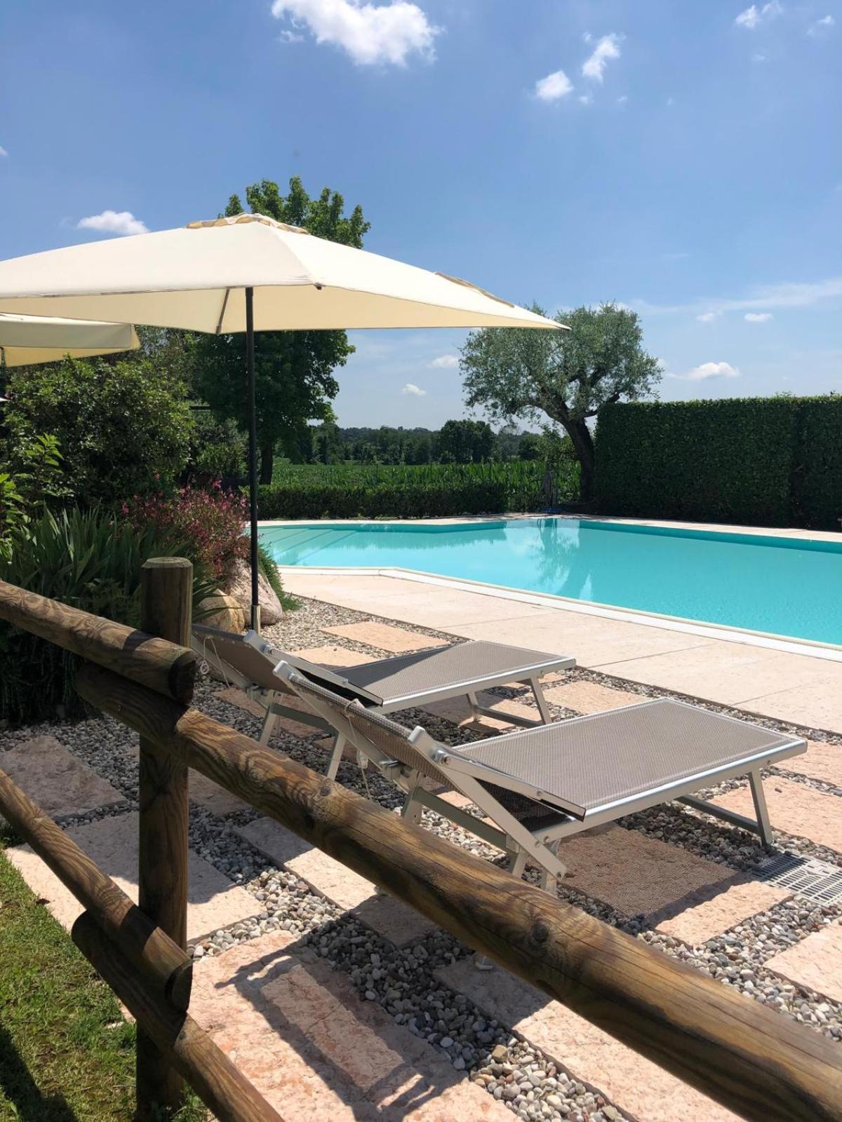 Agriturismo" Il Glicine Bianco" Monzambano Exterior foto